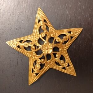 Gold Filigree Star Brooch